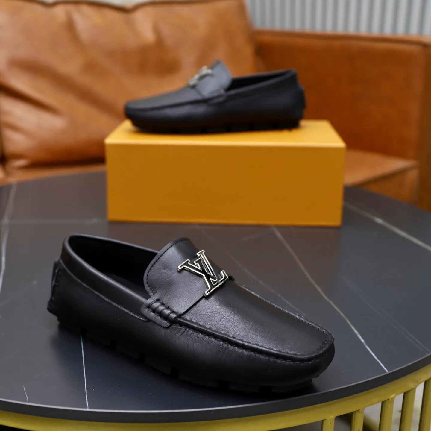 Ex-factory price: 480💰【LV】Louis Vuitton ⚠️High-end men’s driving and pedal series ⚠️38-44 (customized for 45) ⚠️All original cowhide leather! Thick and soft! Made entirely of calfskin lining! Rubber sheet anti-slip beanie sole! Three-dimensional package technology! Fashionable and classic! Handicrafts! Original high quality! Feel free to compare!